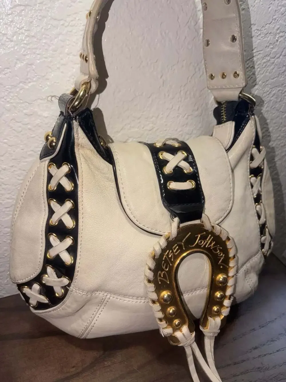 Betsey Johnson Y2K Rare White Horseshoe Bag
